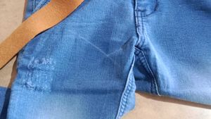 Blue Jeans with Belt - Size 24