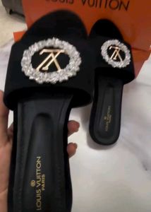 LV FESTIVE FLATS
