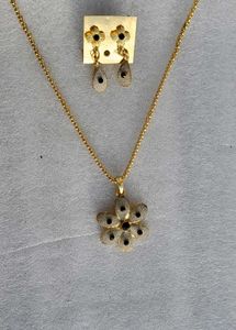 HIGH QUALITY SILVER NECKLACE WITH EARRINGS