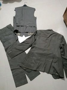 Men&#39;s Suit - Blazer, Vest &amp; Pants