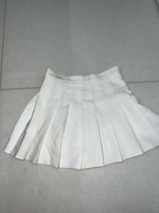 Urbanic- White A-line Pleated Skirt