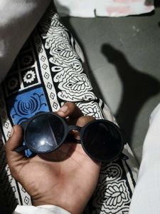 Round Black Sunglasses