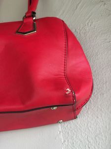 guess hand bag in red colour