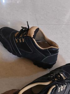 Black Trekking Shoes