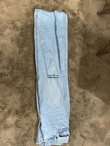 Light Wash Jeans - Modern Style