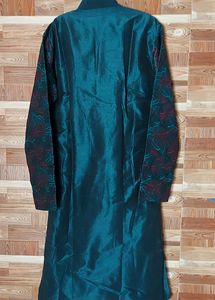 Brand New Luxurious Kurta, Never Worn. Best For Navaratri And Merrage Functions. You Will Not Regret Buying This.