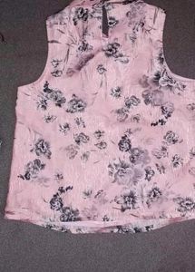 🌸Beautiful Flowers Print Pink Top🌸💟