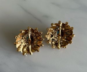 Coin Pearl Stud Earrings!