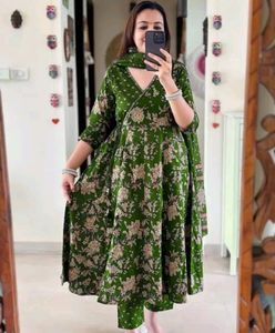 New/Unused Rayon Kurti With Pant , Dupatta Set