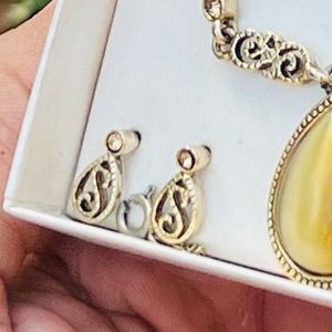 Brand New Pendent Set