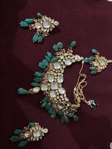 Elegant Kundan Necklace Set