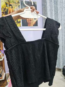 Black Scallop Crop Top