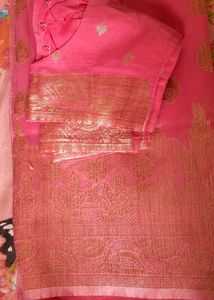 A New Showroom Pure Silk Banarasi Hand Woven  Silk Saree In Onion Pink Golden Border  With Blouse