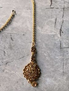 Elegant Maang Tikka Set