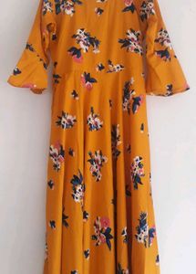 GREAT PRiCE DROP🔥 YELLOW FLORAL RPINTED GOWN