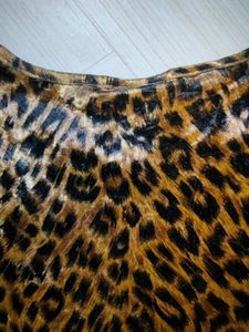 Leopard Print Crop Top🐆🤎Shinny Texture.