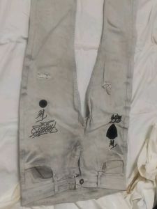 Distressed Graphic Jeans