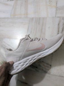 Nike Pink Sports Shoes