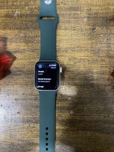 Apple Watch SE series 2nd Gen with Green Strap