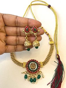 Temple Choker Set