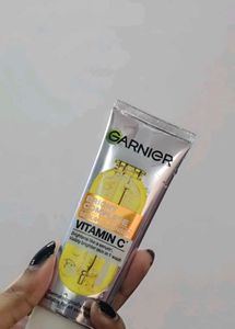 Garnier Serum Facewash