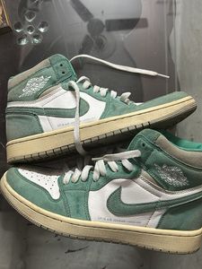NIKE JORDAN