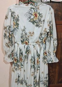 Pretty Floral White Dress🥀🤍