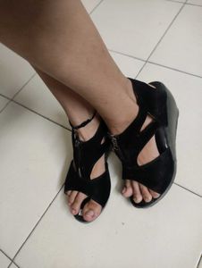 Chic Black Wedge Sandals