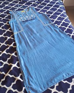 Blue Embroidered Sleeveless Kurti🪩