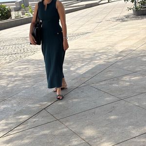 Chic Sleeveless Midi Dress