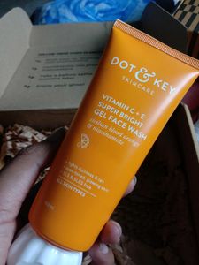 Dot & Key Vit C +E Super Bright Gel Face Wash