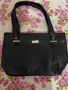 Black Handbag👜