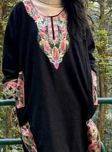Elegant Embroidered Kashmiri Kurti