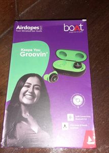 Boat Earbuds 441 It Real Price Is 2000 And It Is Has No Damage