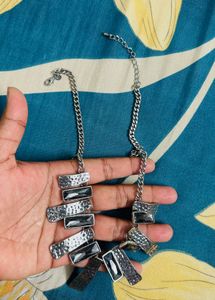 Stylish Chocker
