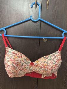 A red Bra