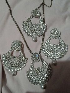 Elegant Silver Tone Jewelry Set
