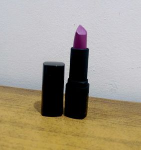 Avon Perfectly Matte lipstick Hot Plum