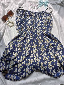 H&amp;M  Top And Daisy Print Jumpsuit ♥️💙