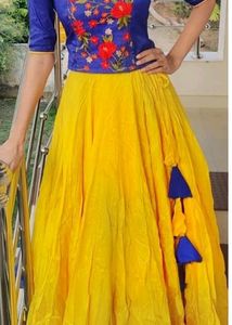 Beautiful Layerd Skrit And Yellow Top