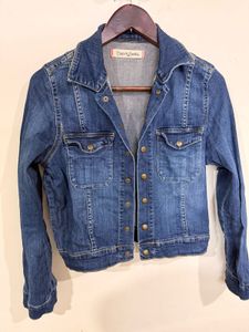 Denim Jacket (Washed blue)