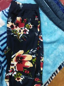 It&#39;s a Printed New Navy Coloured Jegging