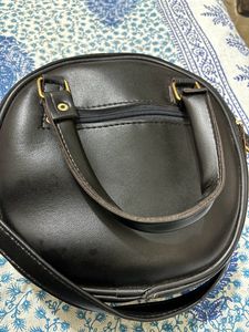 WOMEN BLACK SLING BAG