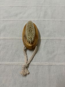 🆕 Oriflame Sweden Bamboo Nail brush
