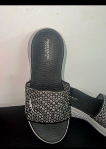 Comfortable women’s Sliders