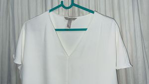 H&amp;M Women White Solid V-Neck Blouse
