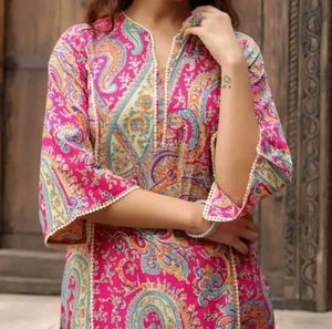 Stylish Pink Printed V-Kurta