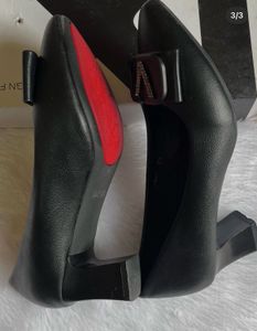 Chic Black Heeled Pumps