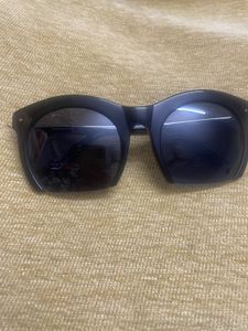 Chic Black Sunglasses