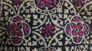 Vera Bradley Patterned Tote Bag